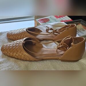 The Celina Lace-Up Flat in Woven Leather Pre-Owned Womans Size 8